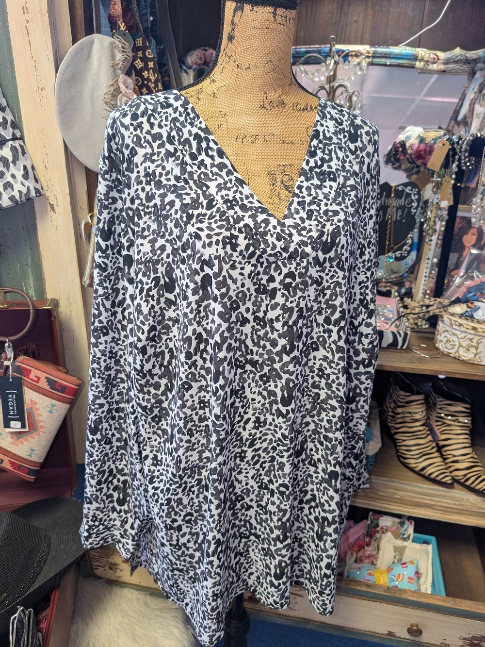 EVRI Black & White Leopard V-Neck Tunic